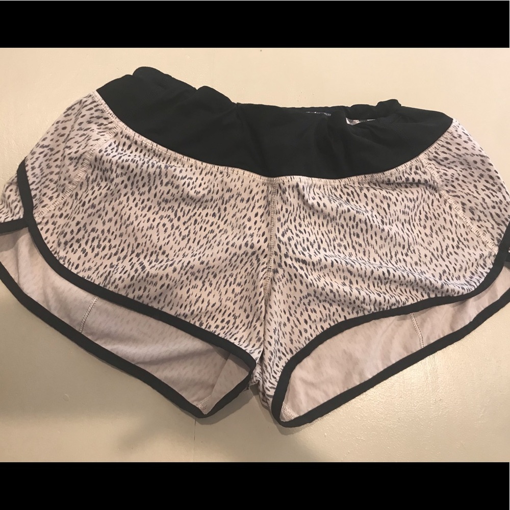 Lululemon Speed Up short in Leopard print. Size 6
